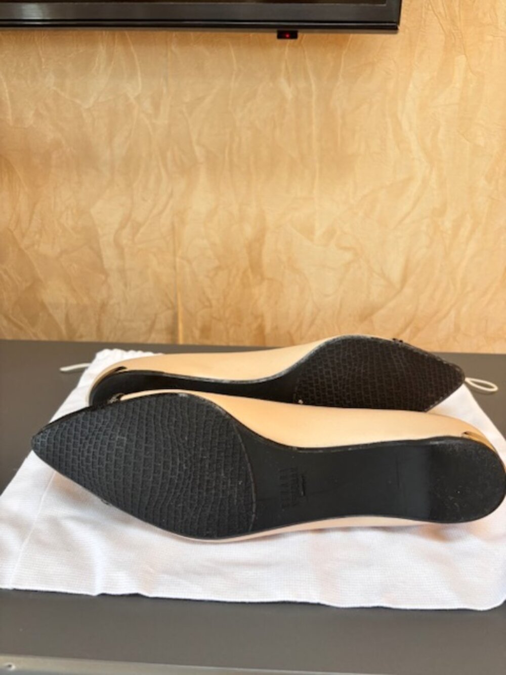 Stuart Weitzman Sparkly Pointed Toe Flats with bow Size 7.5 - Picture 8 of 10